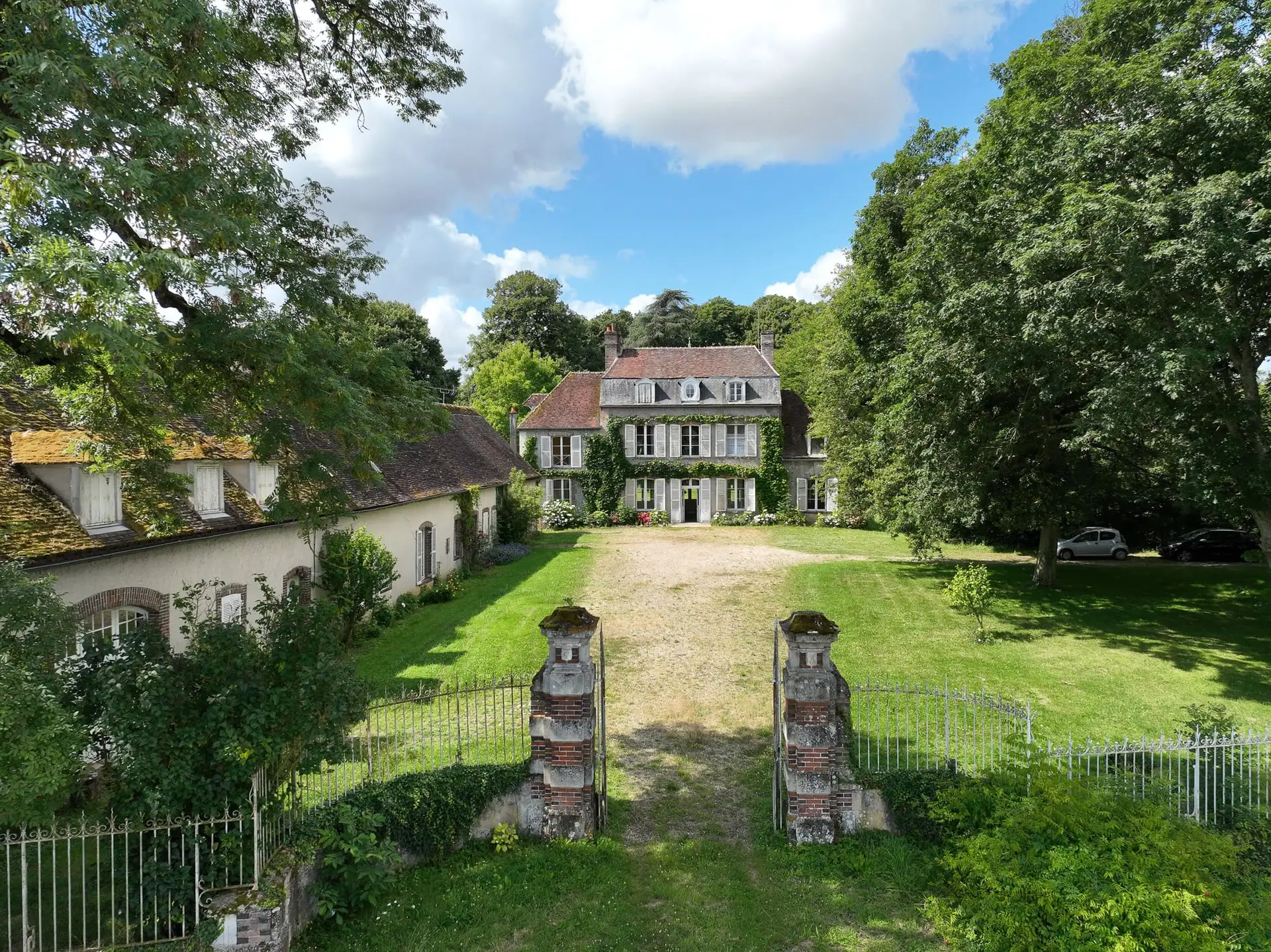 domaine réception location mariage orangerie gîtes campagne Paris Bourgogne Augustine grange